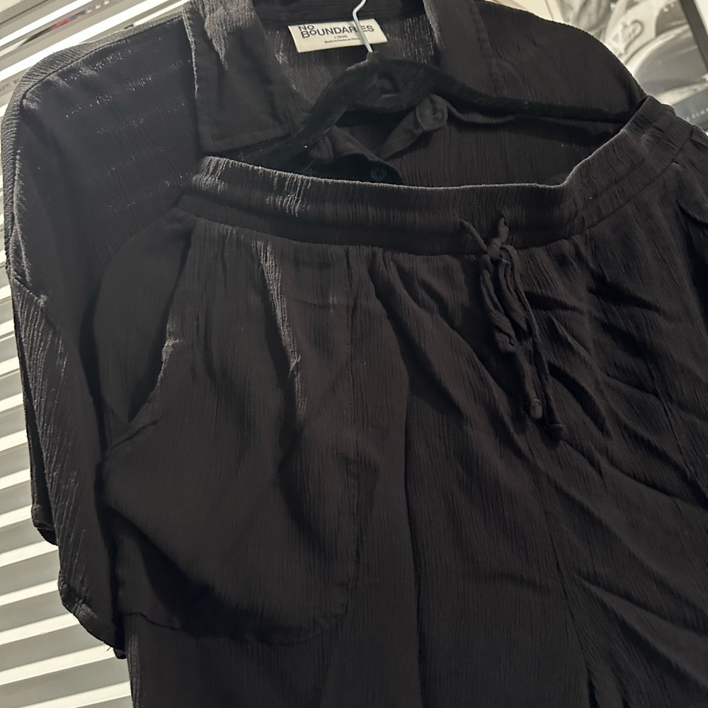 No Boundaries Charcoal Womens Two Piece Set Casual Shirt and Shorts.
